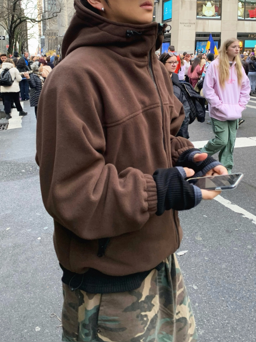 긴팔 티셔츠 모델 착용 이미지-S2L15