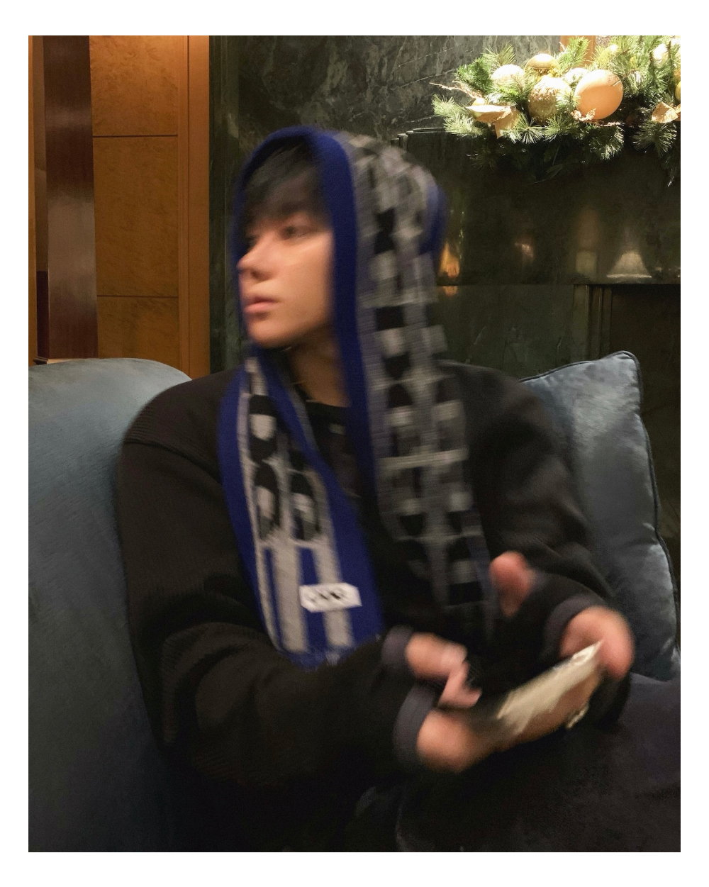 긴팔 티셔츠 모델 착용 이미지-S2L25