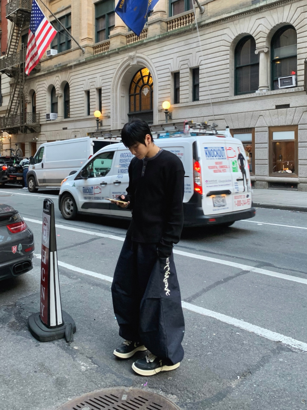 긴팔 티셔츠 모델 착용 이미지-S2L20