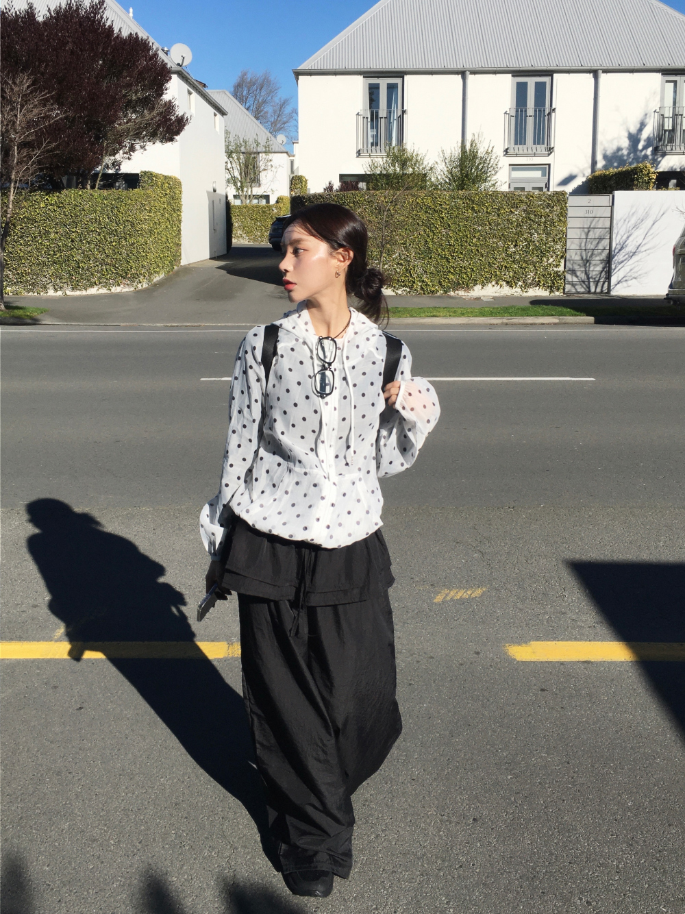 블라우스 모델 착용 이미지-S2L3