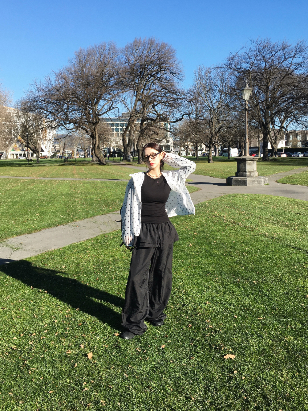 블라우스 모델 착용 이미지-S2L10