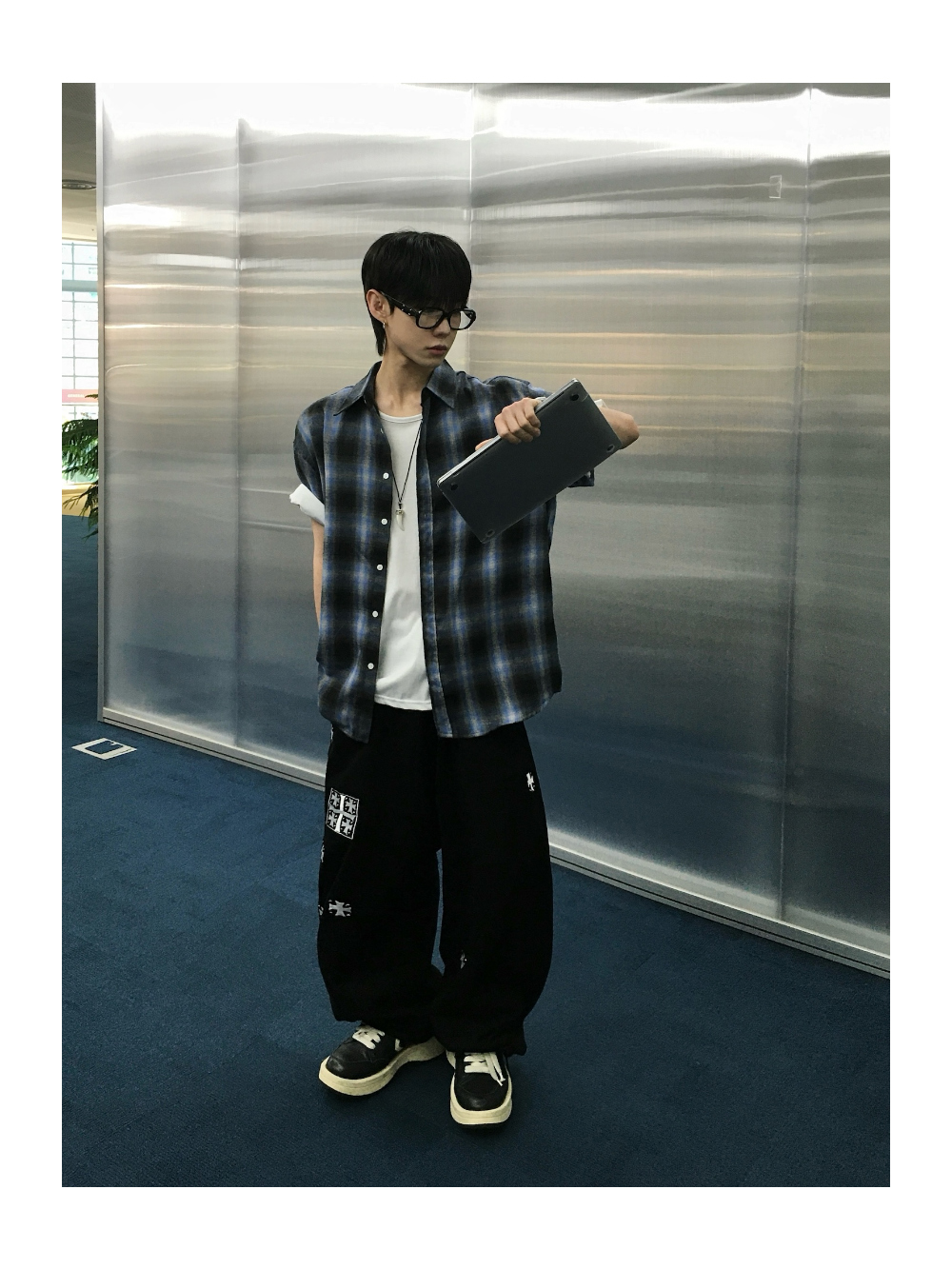 바지 모델 착용 이미지-S2L6