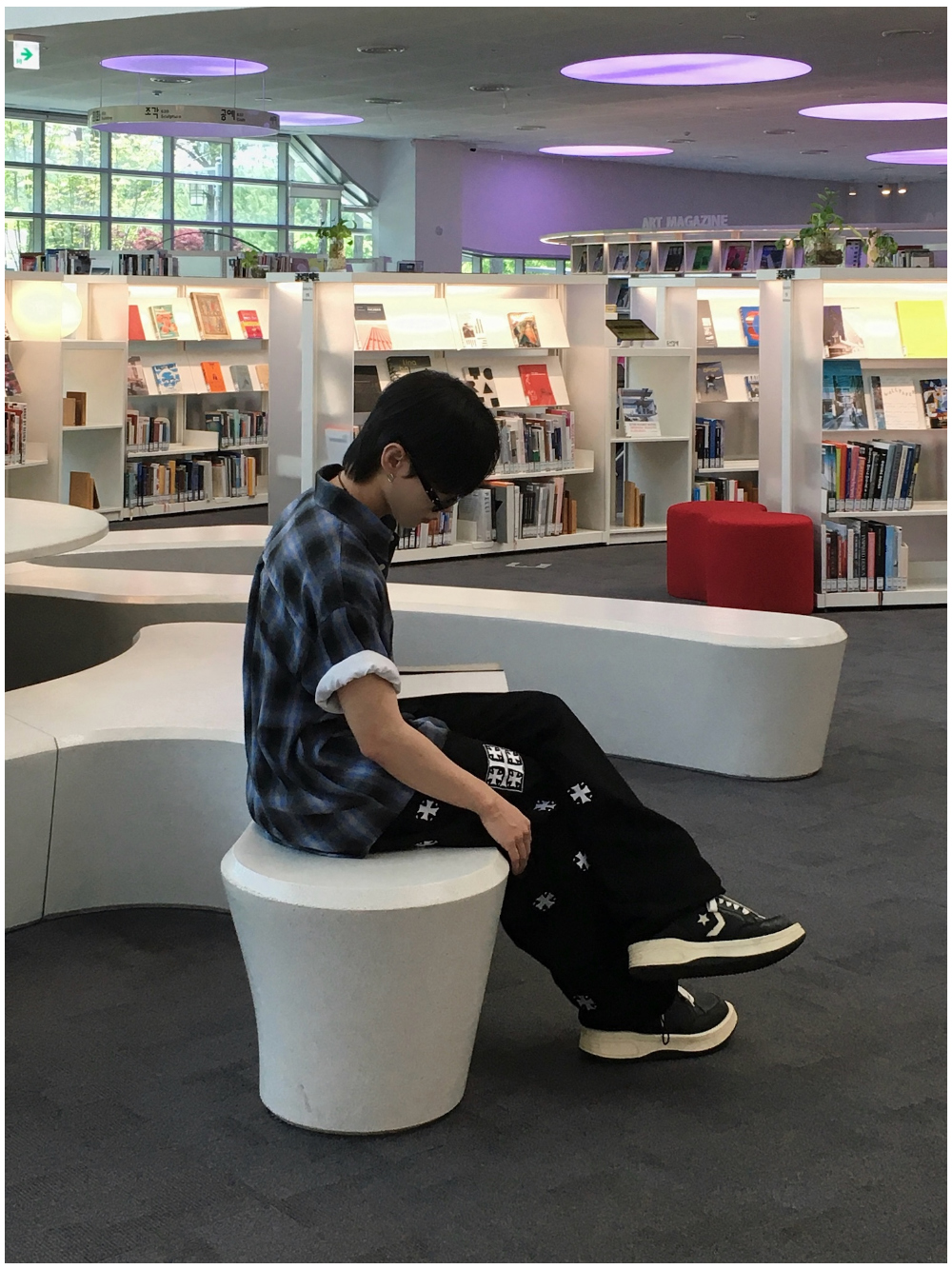 바지 모델 착용 이미지-S2L10