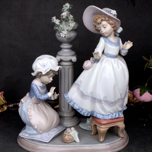 스페인도자기인형 야드로 Lladro 01005344 A STITCH IN TIME,야드로,영국찻잔