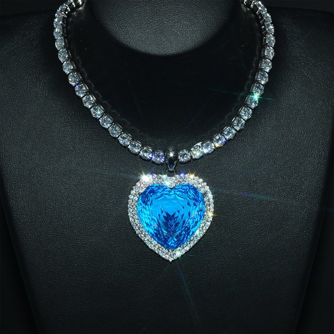 럭셔리 925 스털링 실버 하트 APPHIRE 모양의 에메랄드 전체 다이아몬드 펜던트 목걸이 여성을위한 보석 파인 쥬얼리