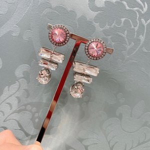 오리지널 브랜드 디자이너 M 편지 핑크 크리스탈 스터드 귀걸이 여성을 위한 섬세한 로맨틱 매달려 휴일 보석 파티 선물