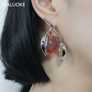 XIALUOKE S925 바늘 투명 수지 시뮬레이션 복숭아 비대칭 귀걸이 여성을위한 레트로 드롭 우아한 여성 쥬얼리