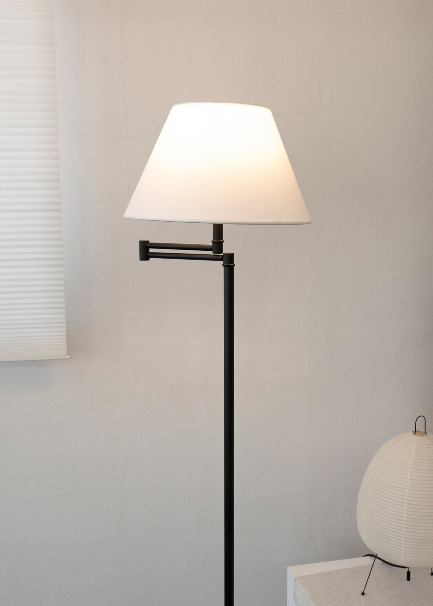 Line Floor Lamp Black