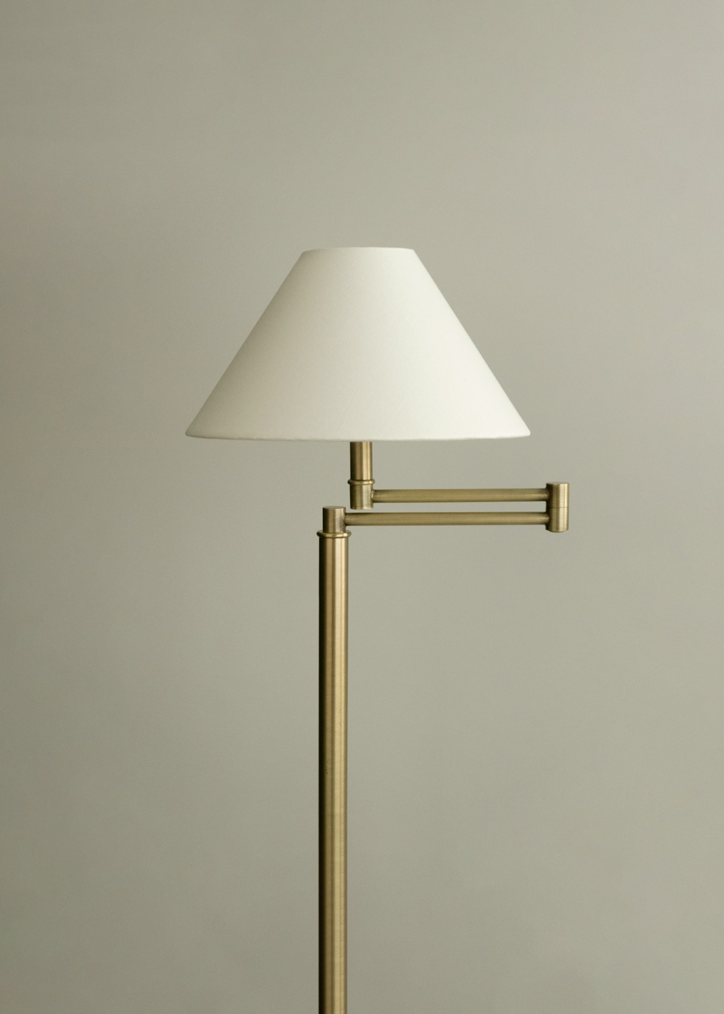 Line Floor Lamp Brass