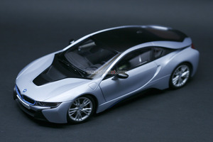 1:18 BMW i8