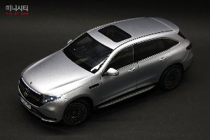 라이트 점등 1:18 Mercedes-Benz EQC 자동차 모형 수집용