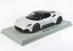 세일 상품 P18191ACF 1:18 Maserati MC20 Bianco Audace/Carbon Roof 마세라티 모형자동차