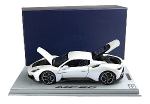 bbr 1:18 Maserati MC20 Bianco audace with Display Case 한정판 50대