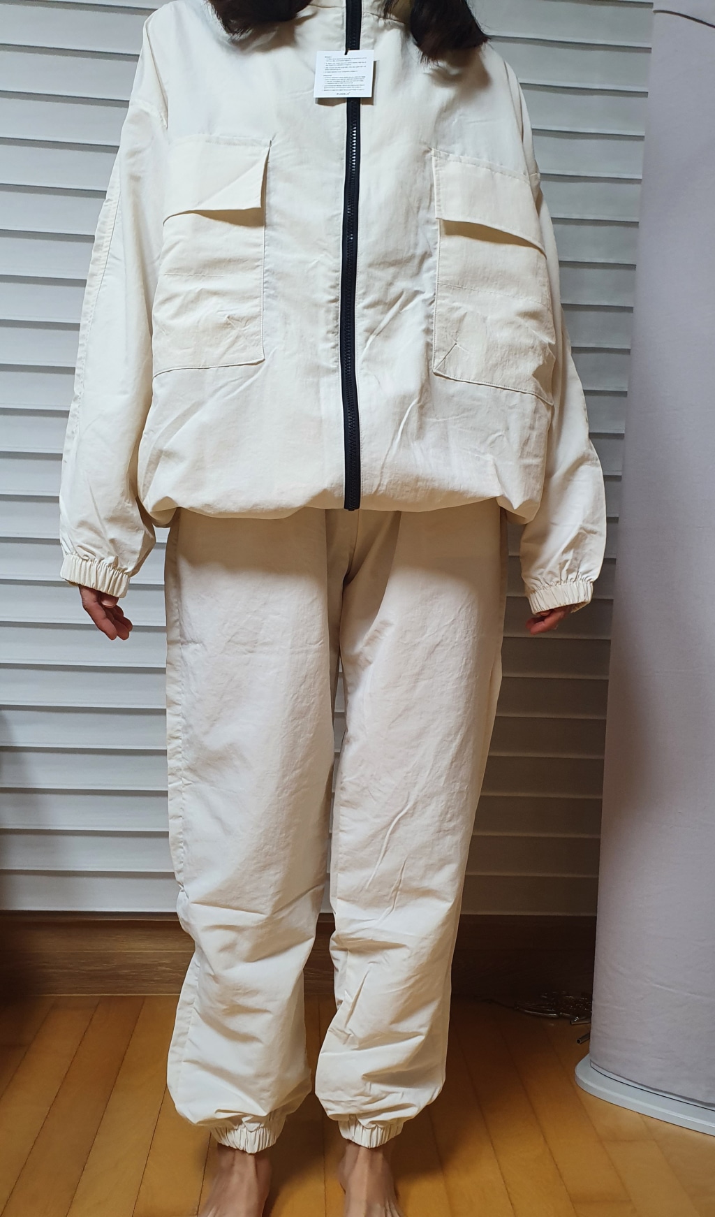 키 170 27사이즈 여자가 입은 핏이에요 스트링들이 쫀쫀해서 그런가 신기하게도 170부터 리뷰 - RUNBLACK