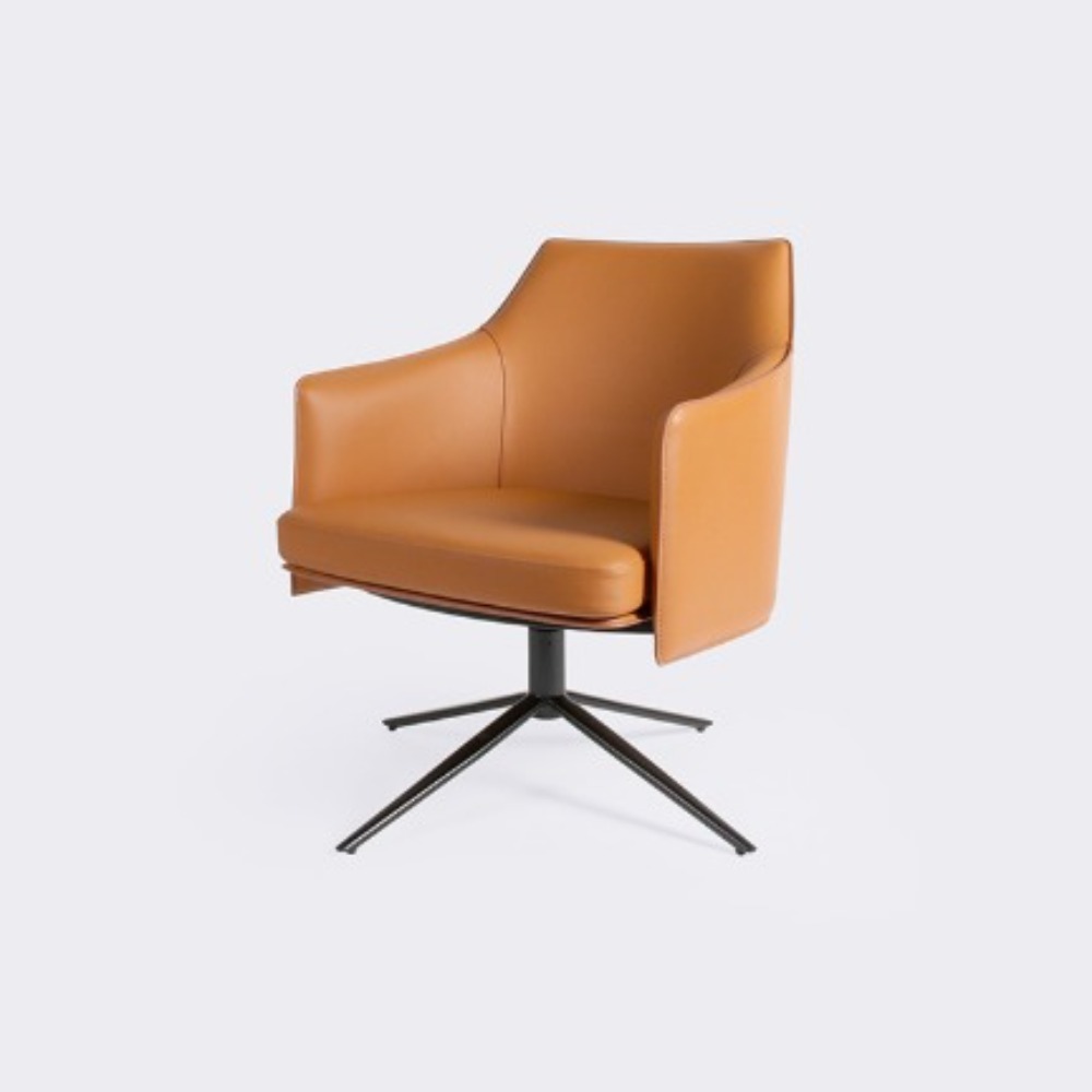 폴리 암체어. Poly armchair/꼬냑