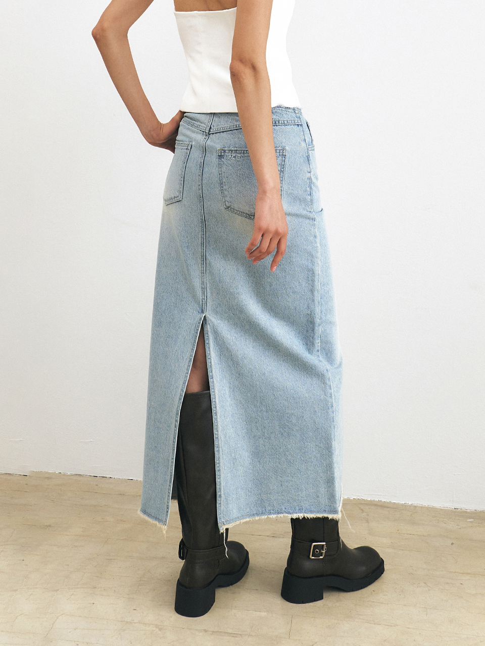 HACIE - LOW-RISE EMBROIDERY DENIM SKIRT [LIGHT BLUE]