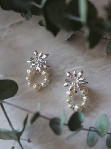 Wildflower studs with hoop of pearls (silver)