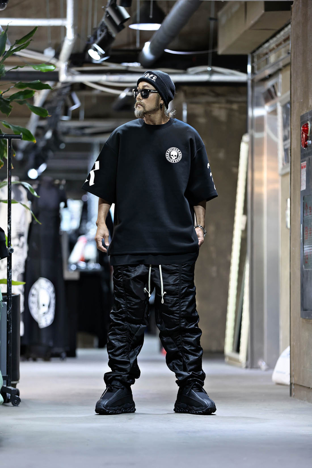 바지 모델 착용 이미지-S17L1