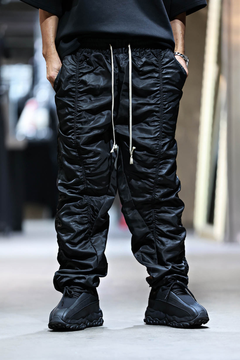 바지 모델 착용 이미지-S17L3