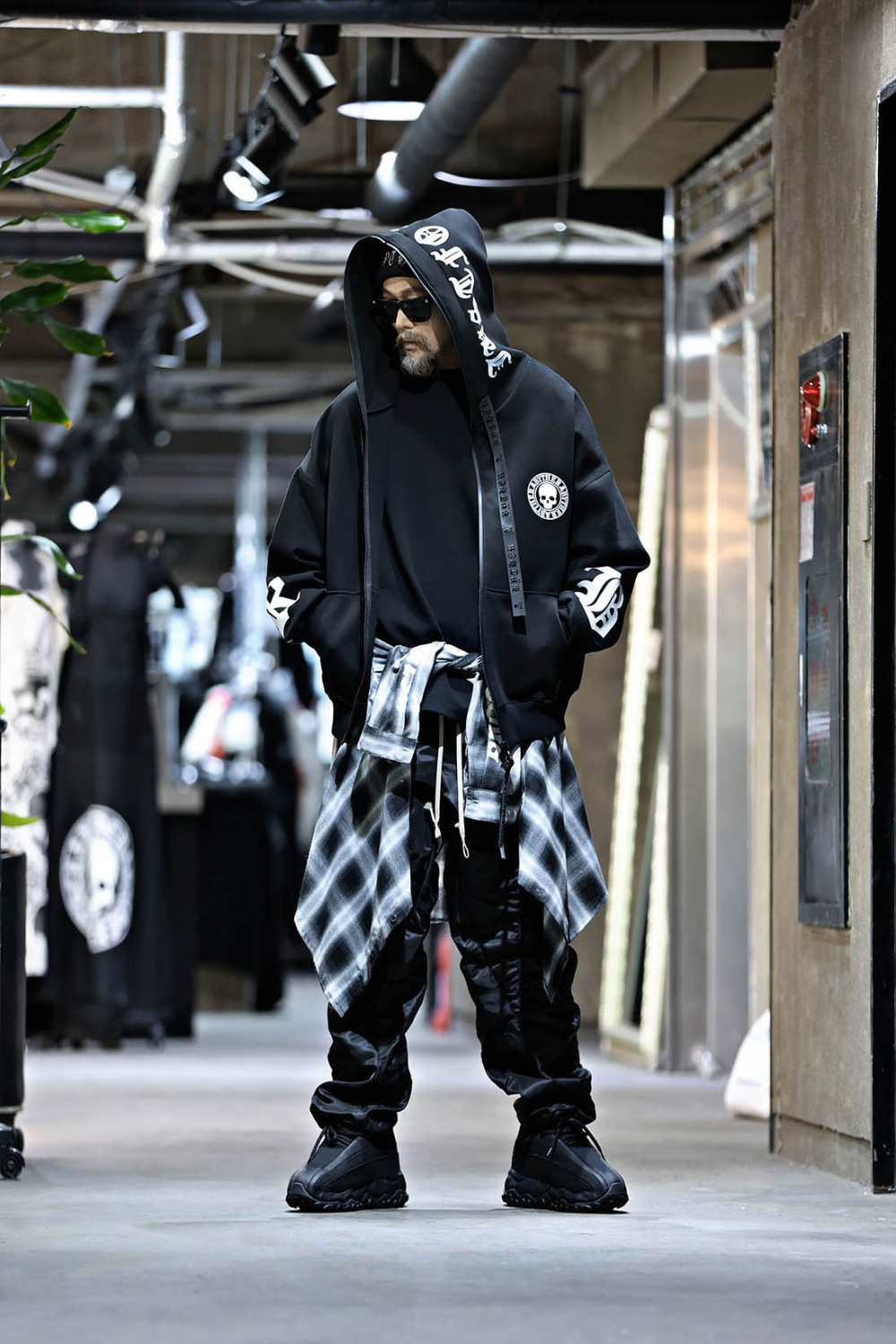 바지 모델 착용 이미지-S17L17