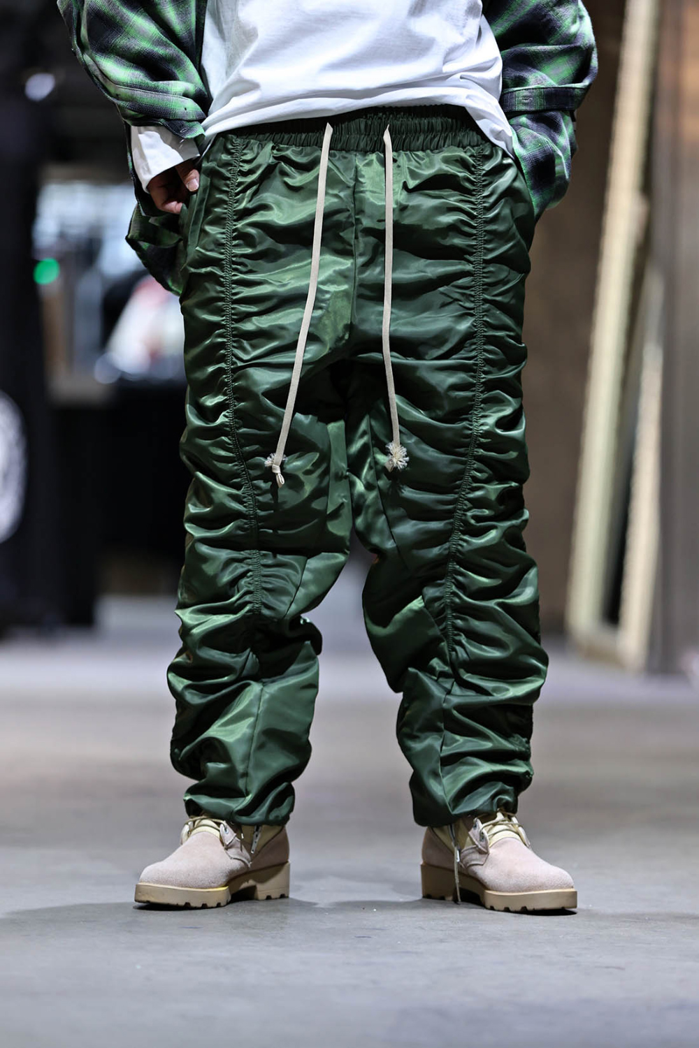 바지 모델 착용 이미지-S17L23