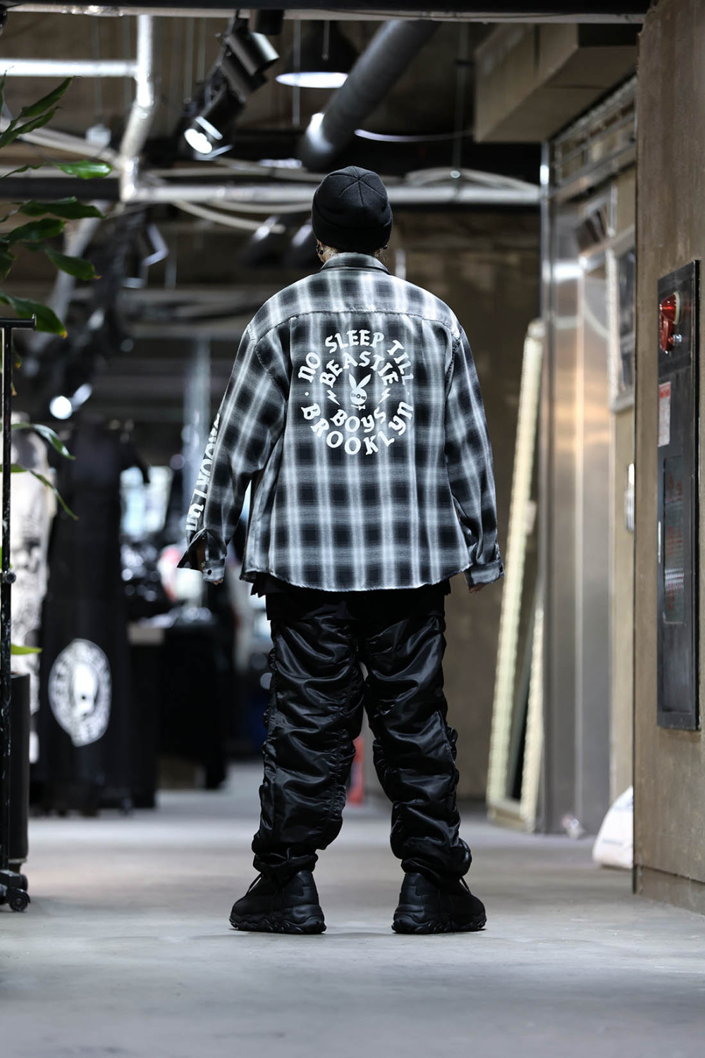 바지 모델 착용 이미지-S17L13