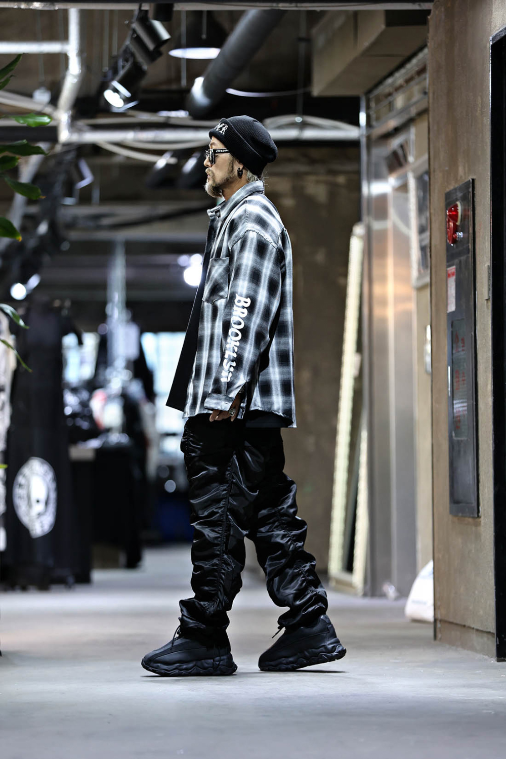 바지 모델 착용 이미지-S17L12