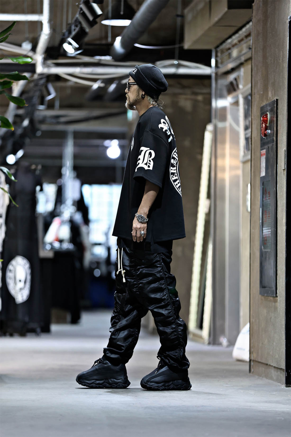 바지 모델 착용 이미지-S17L4