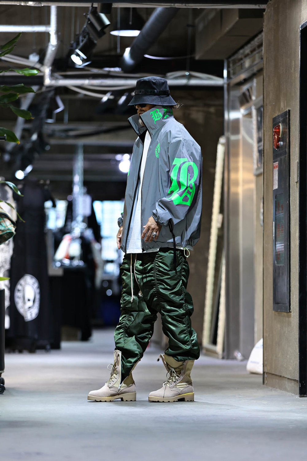 바지 모델 착용 이미지-S17L34