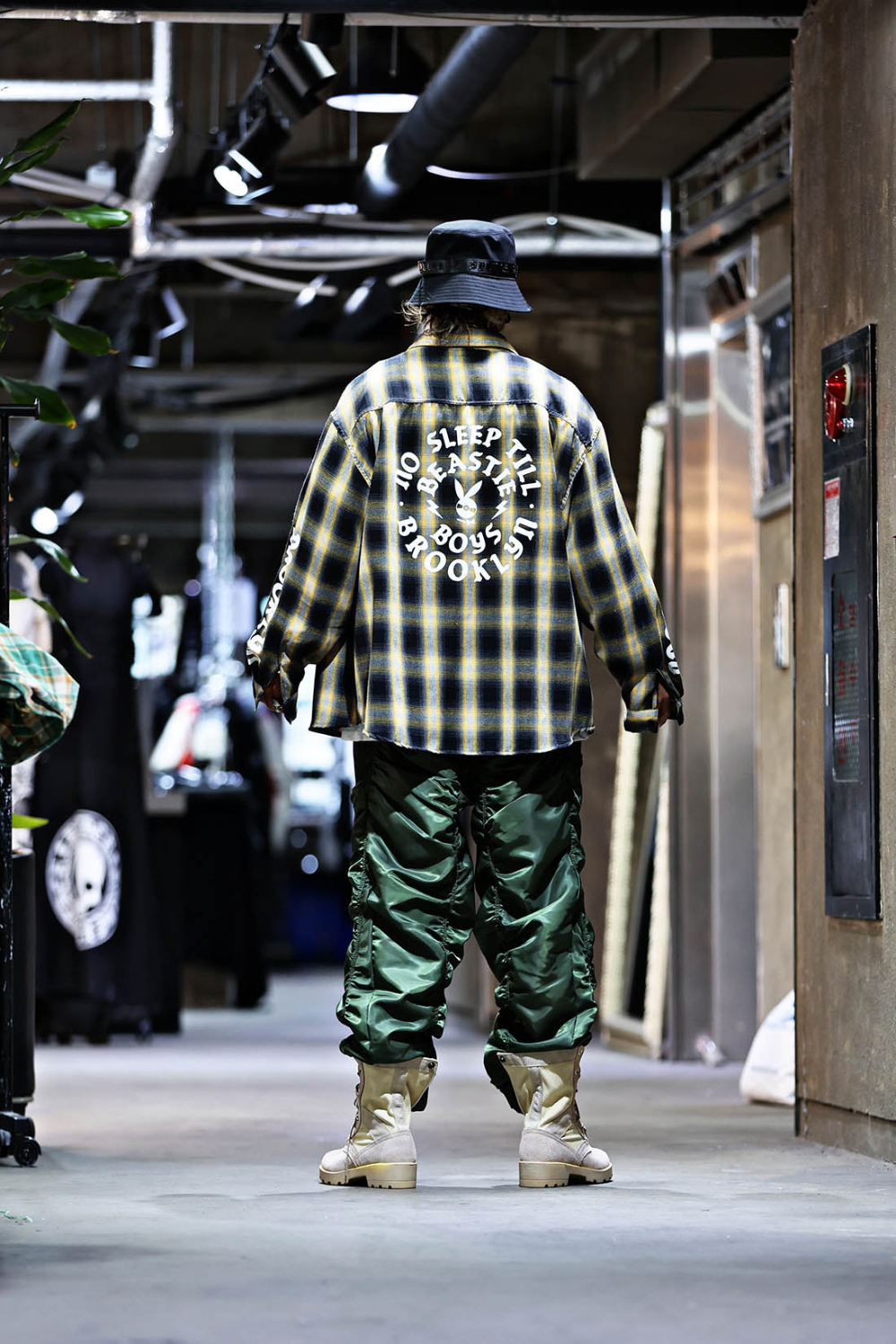 바지 모델 착용 이미지-S17L40