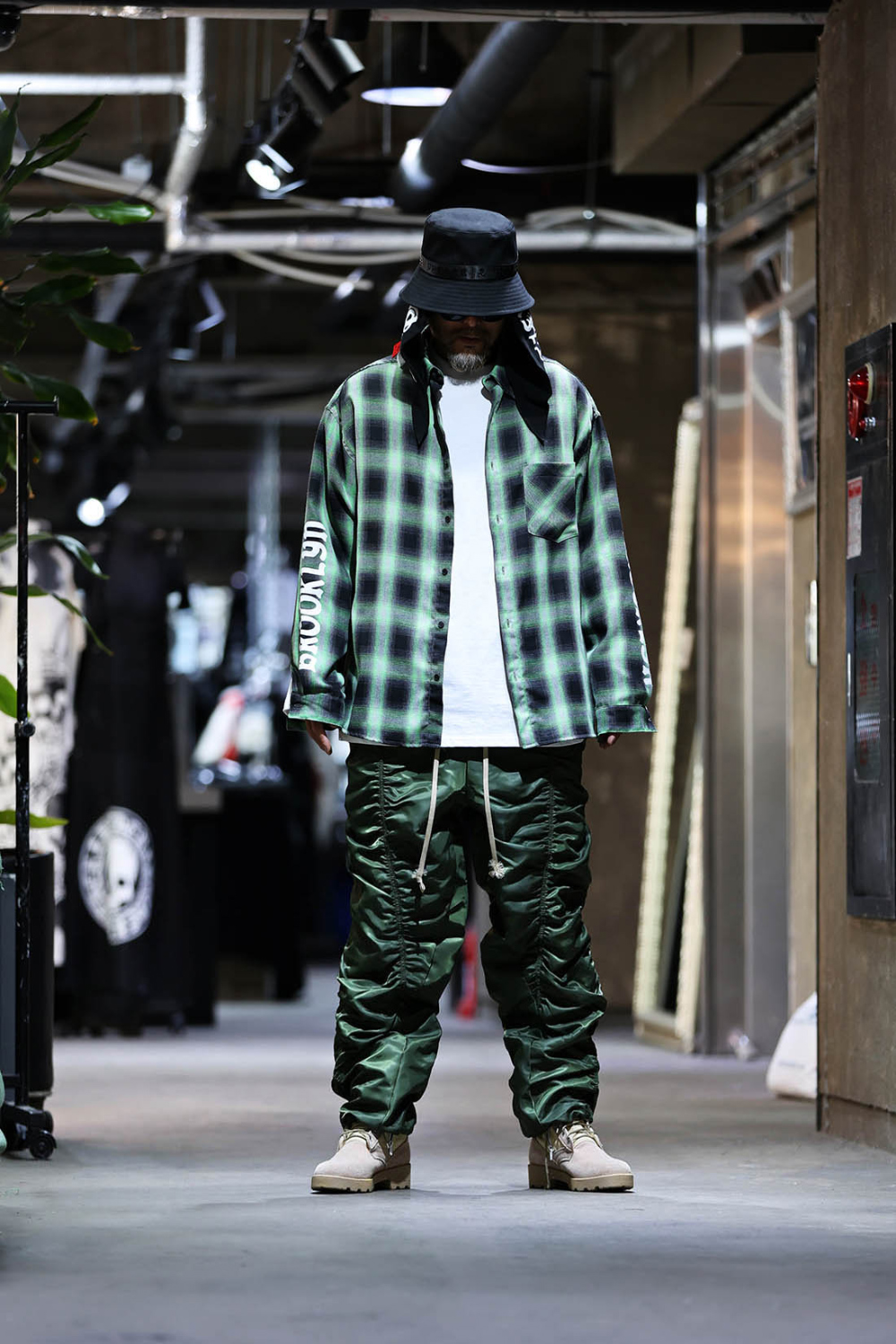 바지 모델 착용 이미지-S17L21