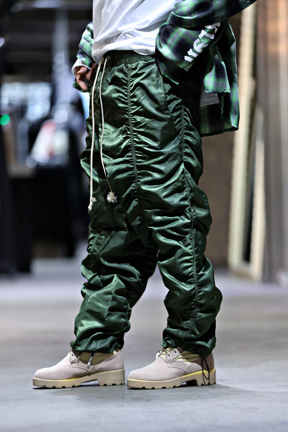 바지 모델 착용 이미지-S17L24