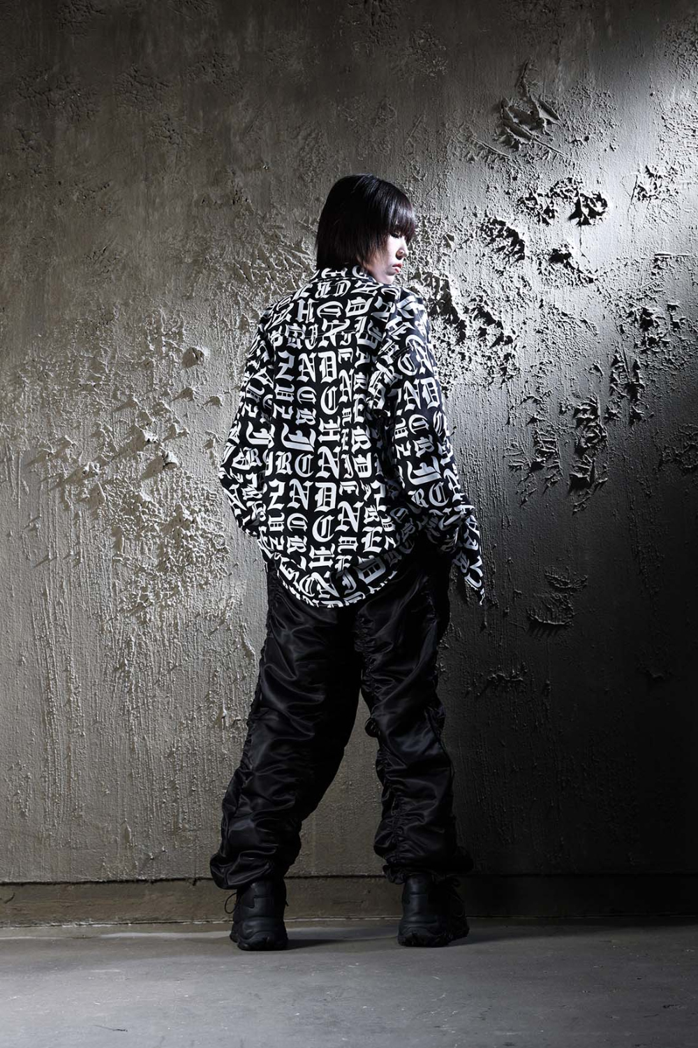 바지 모델 착용 이미지-S20L4