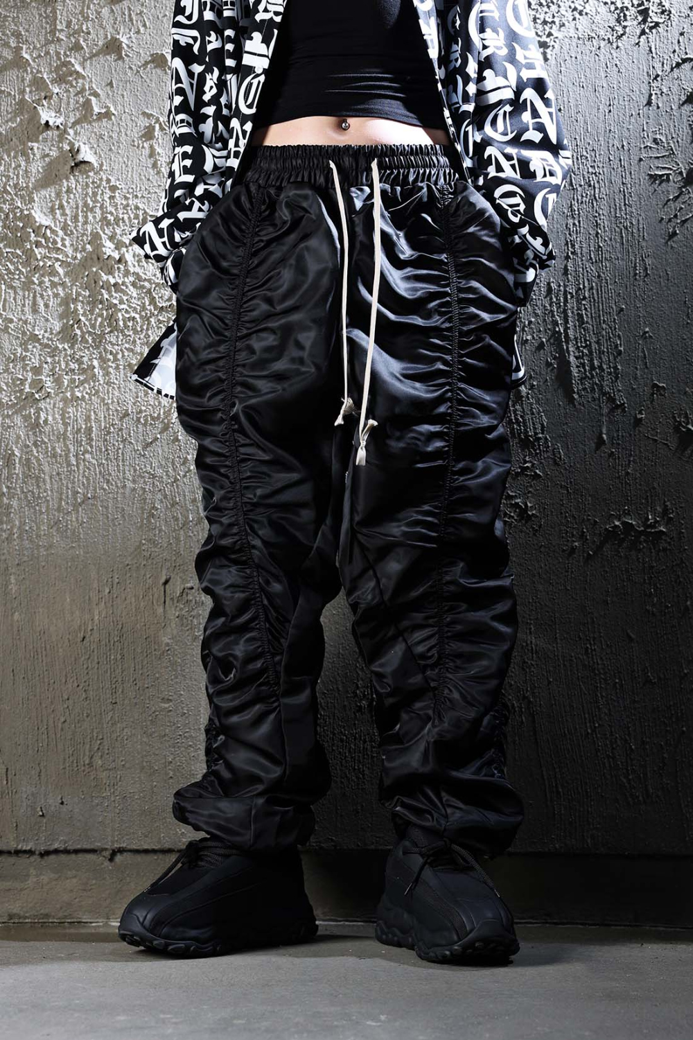 바지 모델 착용 이미지-S20L2