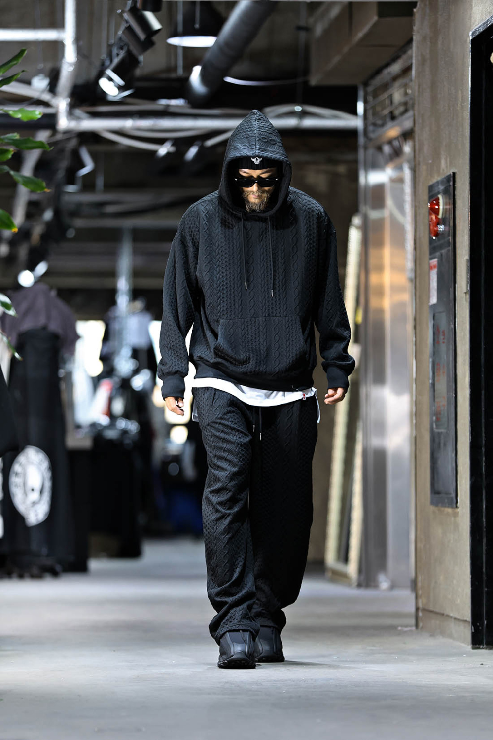 긴팔 티셔츠 모델 착용 이미지-S17L8