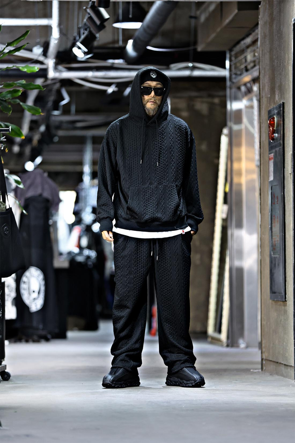 긴팔 티셔츠 모델 착용 이미지-S17L7