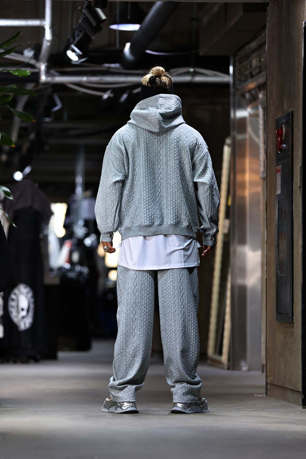 긴팔 티셔츠 모델 착용 이미지-S17L6