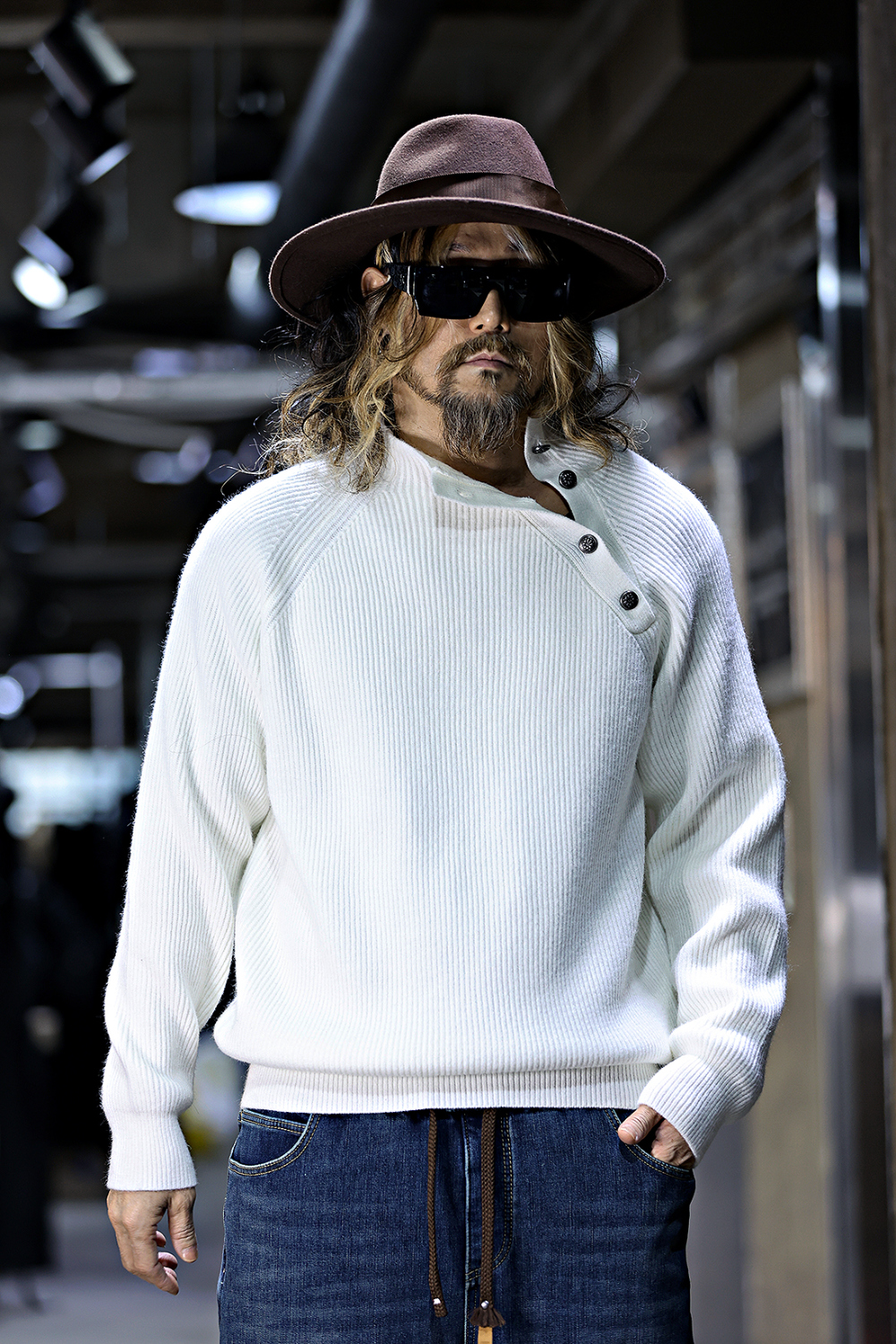 긴팔 티셔츠 모델 착용 이미지-S16L4