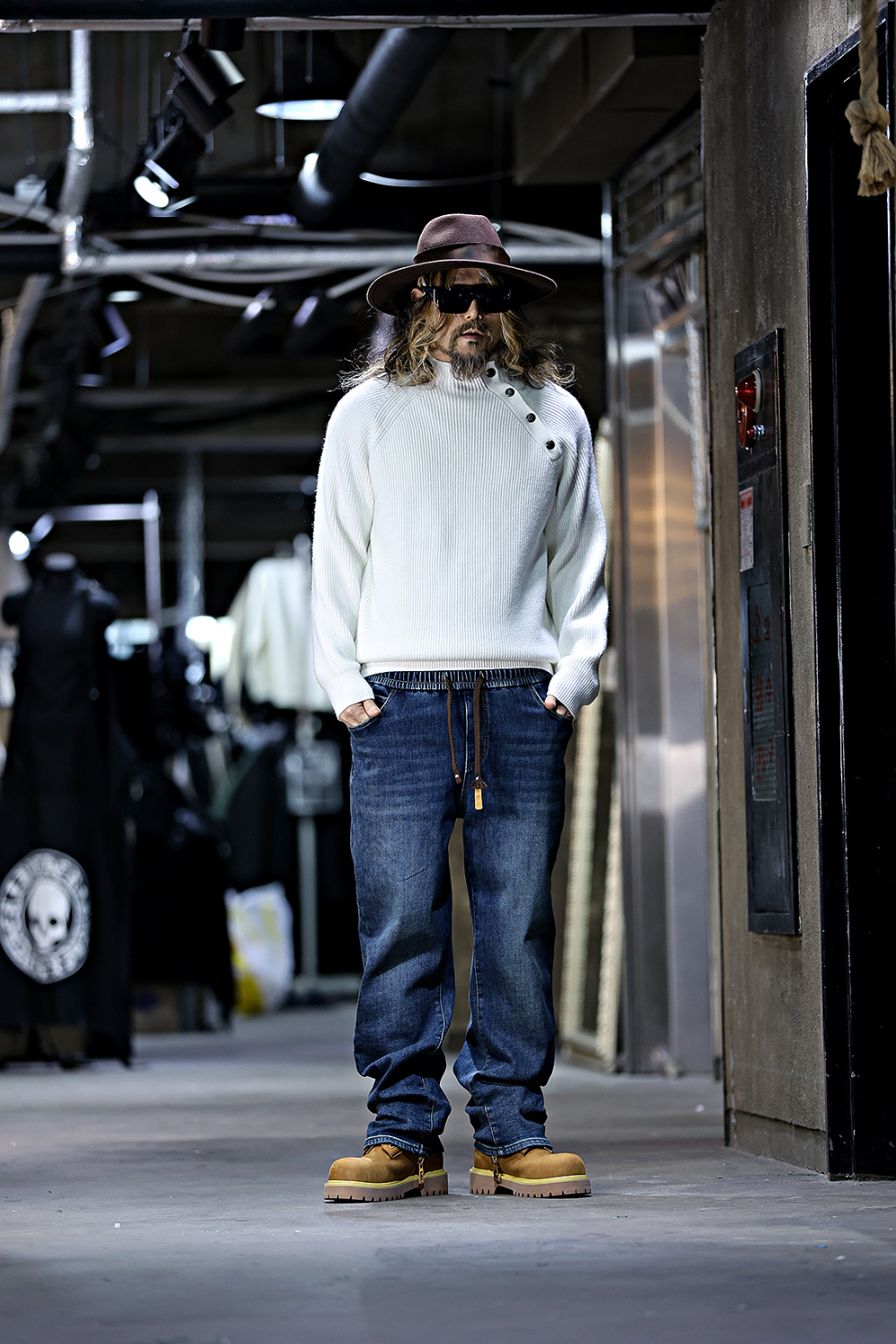 긴팔 티셔츠 모델 착용 이미지-S16L1