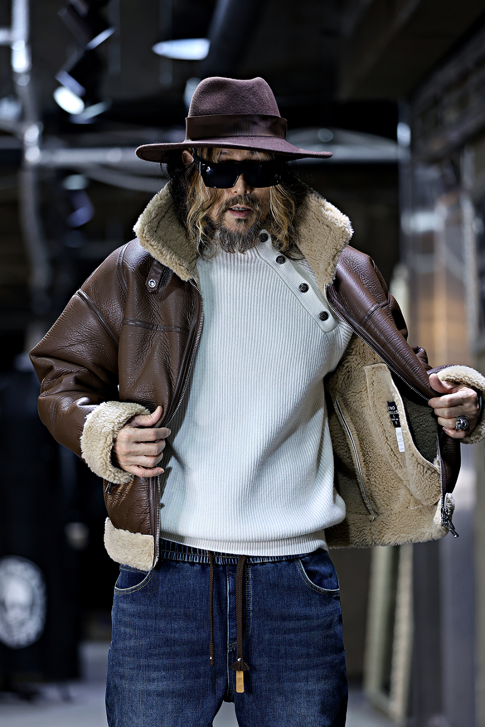 긴팔 티셔츠 모델 착용 이미지-S16L8