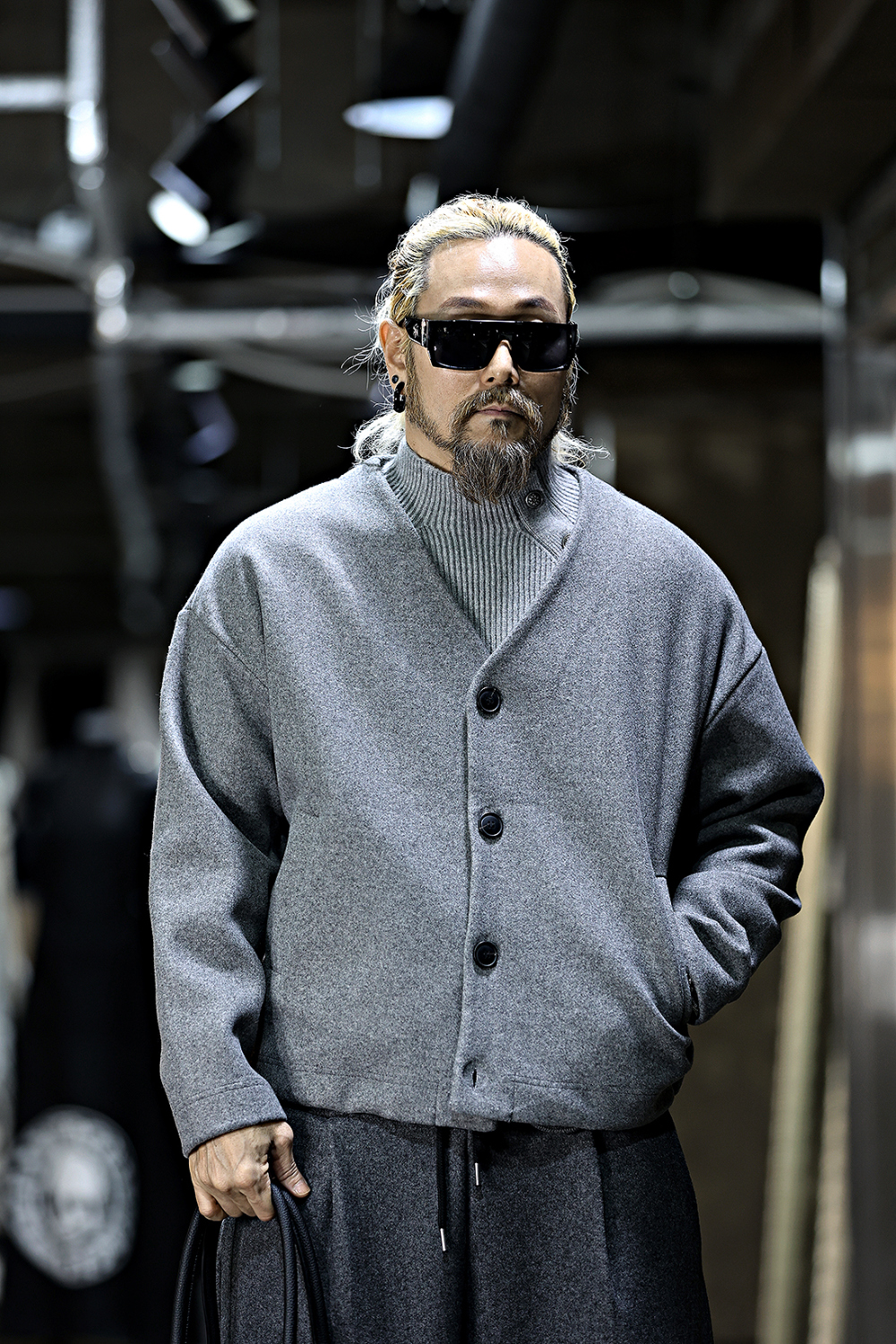 긴팔 티셔츠 모델 착용 이미지-S17L7