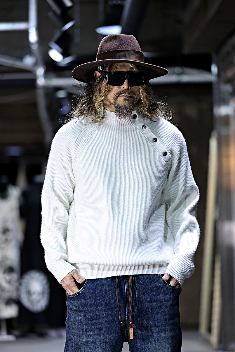 긴팔 티셔츠 모델 착용 이미지-S16L2