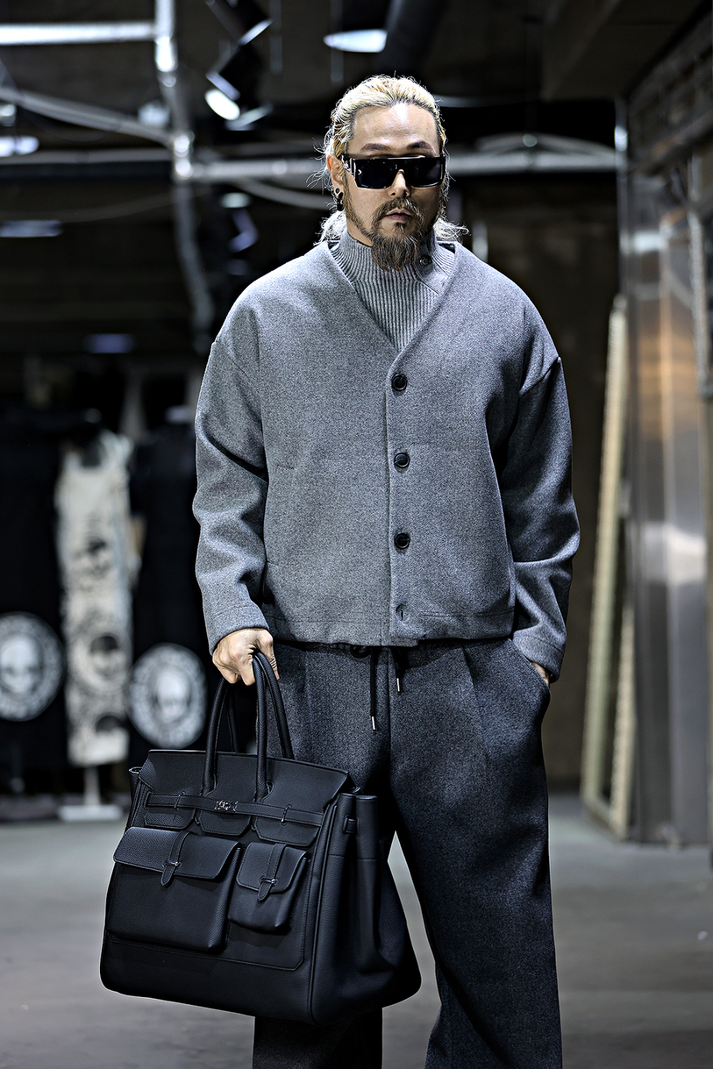 긴팔 티셔츠 모델 착용 이미지-S17L6