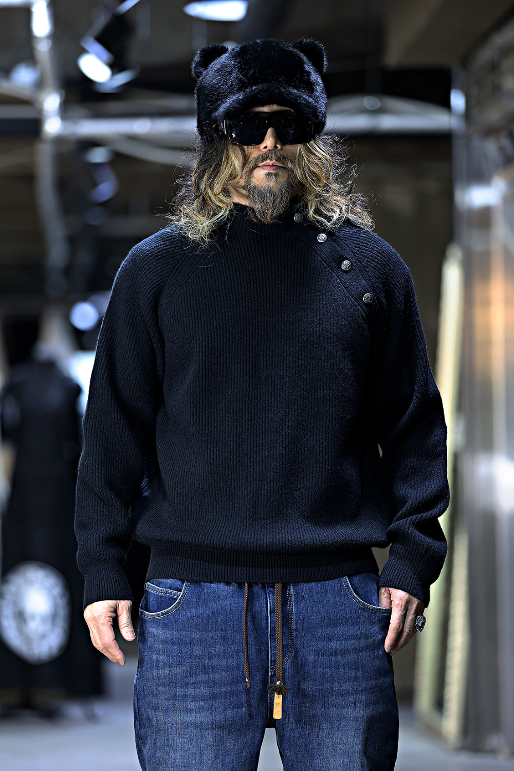 긴팔 티셔츠 모델 착용 이미지-S16L12