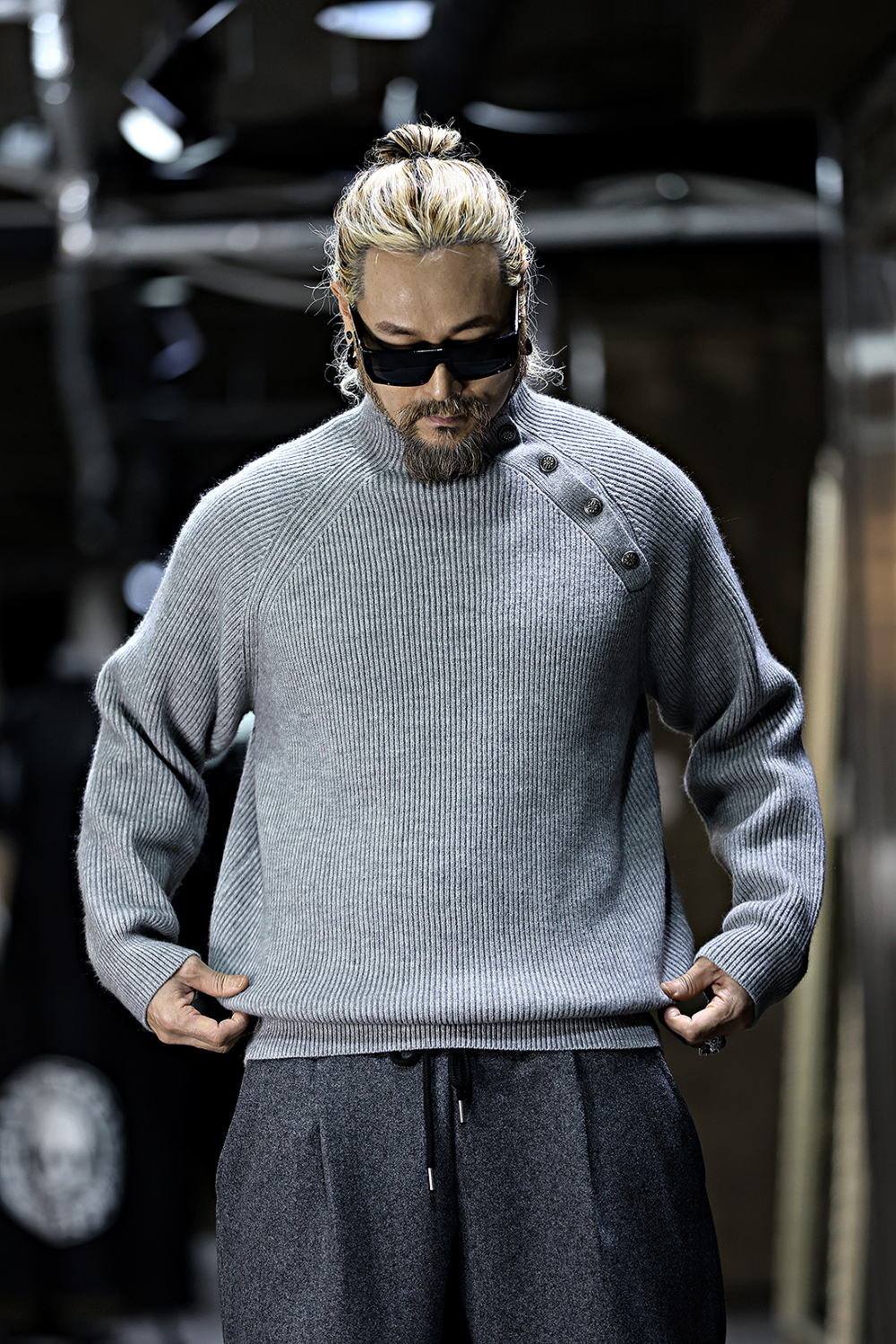 긴팔 티셔츠 모델 착용 이미지-S17L2