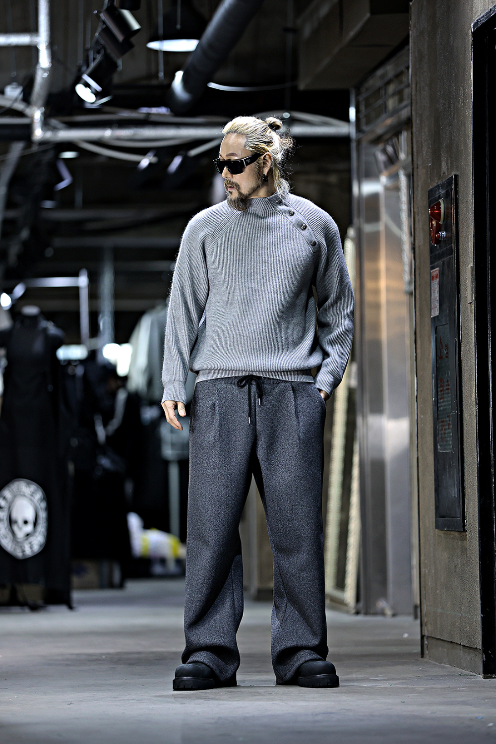 긴팔 티셔츠 모델 착용 이미지-S17L1