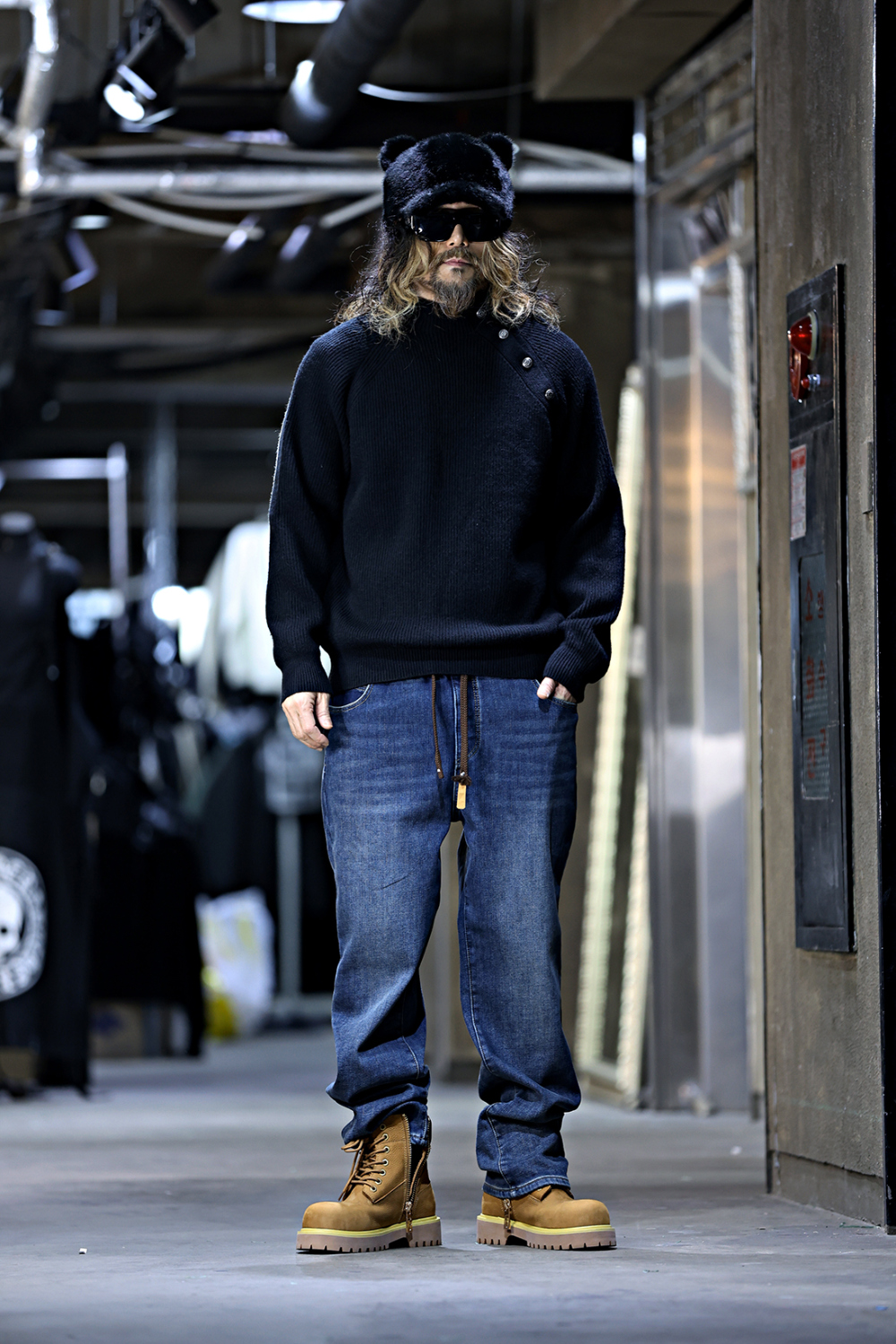 긴팔 티셔츠 모델 착용 이미지-S16L11