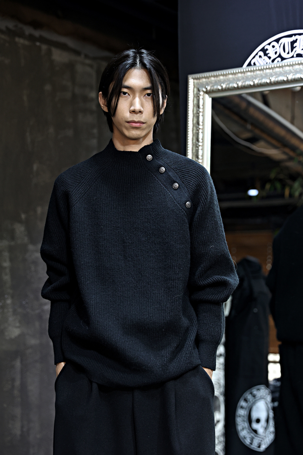 긴팔 티셔츠 모델 착용 이미지-S19L3