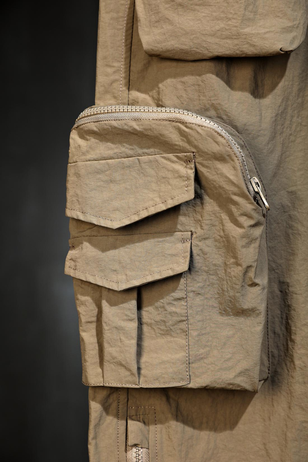 Pants detail image-S1L3