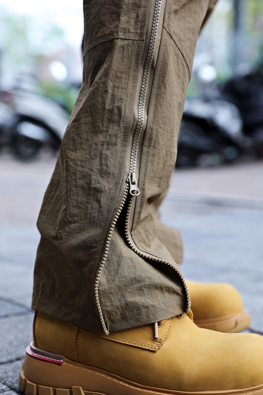 Pants detail image-S1L20